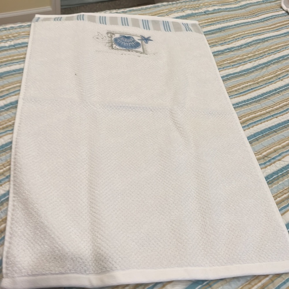 Shell hand towels - Picture 3 of 5